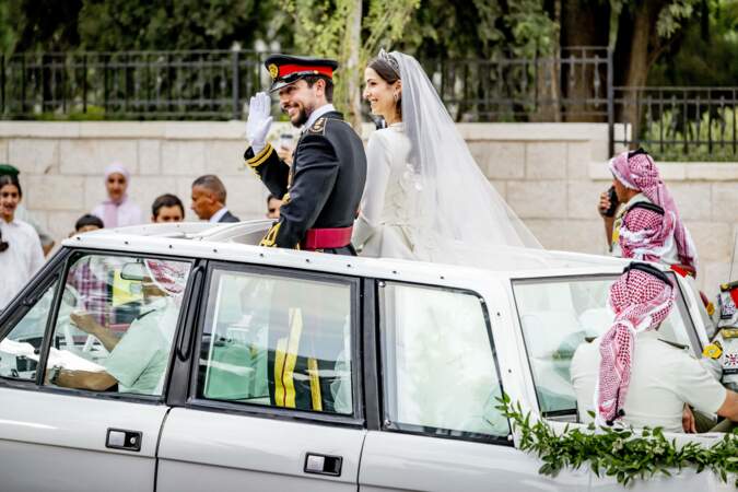 Arrivée en voiture du prince Hussein de Jordanie et de Rajwa al Saif, au palais Zahran à Amman, pour leur mariage le 1er juin 2023.