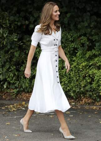 Kate Middleton et ses escarpins argentés 