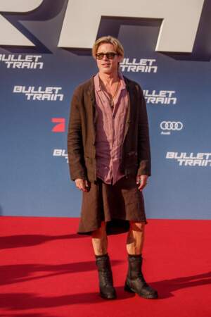Brad Pitt en jupe pour la première du film "Bullet Train" à Berlin, le 19 juillet 2022.