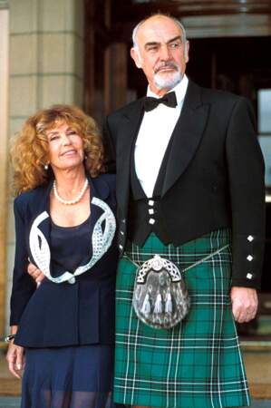 Sean Connery, acteur emblématique de James Bond, est d'origine écossaise. Preuve en est ce kilt, porté pour une soirée avec sa femme Micheline Roquebrune