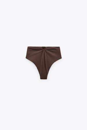 Bas de bikini marron, taille haute avec pièce métallique, 19,95€.