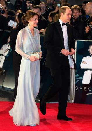 Kate Middleton et sa robe en mousseline Jenny Packham à la première de James Bond "Spectre" à Londres, le 16 octobre 2015