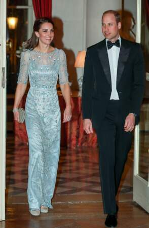 Kate Middleton et sa robe en tulle de la marque Jenny Packham à Paris, le 17 mars 2017