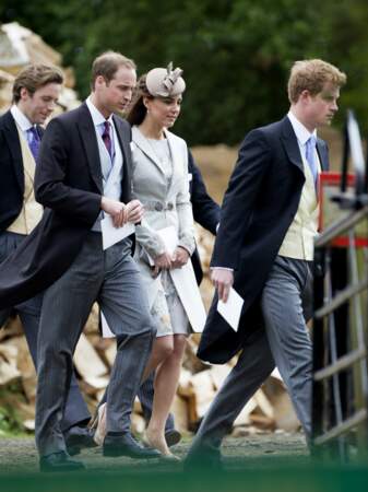 Kate Middleton et sa robe en soie et fleurie au mariage d'Emily McCorquodale, le 9 juin 2012