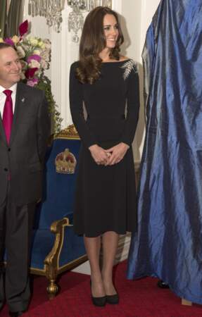 Kate Middleton et sa petite robe noire à Wellington, le 10 avril 2014