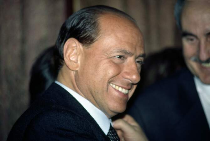 Après les médias, Silvio Berlusconi se lance dans la politique.