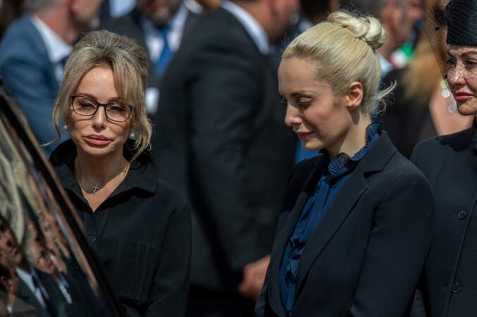 Marta Fascina, la dernière compagne de Silvio Berlusconi, et Marina Berlusconi lors des obsèques de Silvio Berlusconi en la cathédrale de la Nativité-de-la-Sainte-Vierge-Marie, à Milan, Italie, le 14 juin 2023