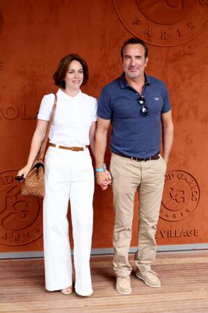 Jean Dujardin et sa femme Nathalie Péchalat en monochrome de blanc à Roland Garros 2023