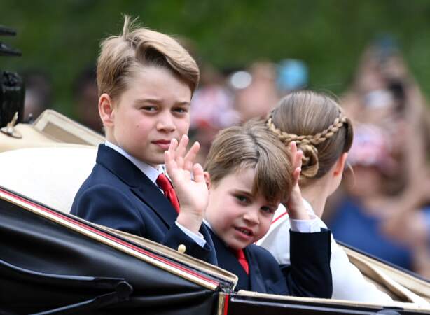 Le prince George, la princesse Charlotte et le prince Louis de Galles lors du défilé "Trooping the Colour" à Londres le 17 juin 2023