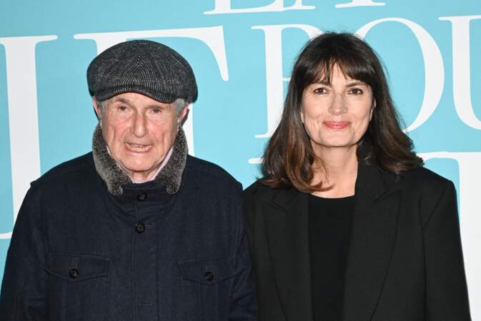 Claude Lelouch et sa compagne Valérie Perrin à l'avant-première du film "La Vie pour de vrai", à Paris, le 18 avril 2023.