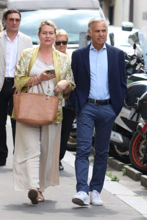Paul Belmondo et sa femme Luana au mariage de Claude Lelouch et Valérie Perrin à la mairie du 18 eme arrondissement le 17 juin 2023
