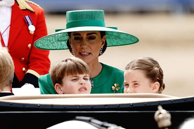 Le prince George, la princesse Charlotte et Kate Middleton lors du défilé "Trooping the Colour" à Londres le 17 juin 2023