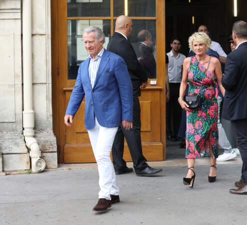 Sophie Davant et William Leymergie au mariage de Claude Lelouch et Valérie Perrin à la mairie du 18 eme arrondissement le 17 juin 2023