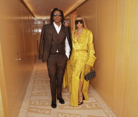 Le 20 juin 2023, Jay-Z et Beyoncé ont fait sensation à leur arrivée du défilé homme Louis Vuitton printemps/été 2024. 