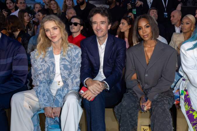 Natalia Vodianova, Antoine Arnault et Kelly Rowland assistent au défilé homme Louis Vuitton printemps/été 2024. 