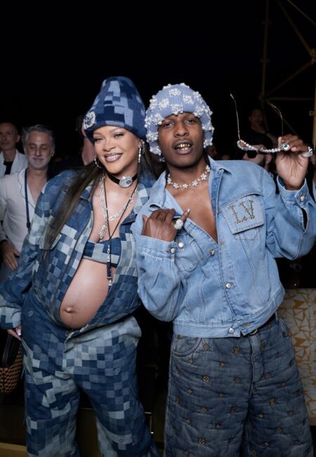 Le 20 juin 2023, Rihanna et A$AP Rocky ont fait sensation dans leur total look en jean au défilé homme Louis Vuitton printemps/été 2024. 