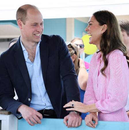 Le prince William et Catherine (Kate) Middleton visitent "Fish Fry" à Abaco lors de leur voyage officiel aux Bahamas, le 26 mars 2022