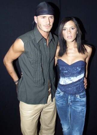 David Beckham et Victoria en 2000. La chanteuse craque pour un total blue jean à Londres
