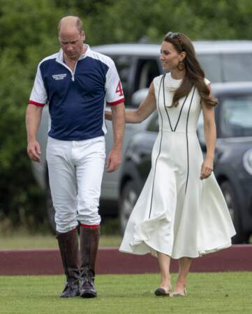 Le prince William, duc de Cambridge, et Catherine (Kate) Middleton, duchesse de Cambridge, arrivent au match de polo caritatif Out-Sourcing Inc au Guards Polo Club, Smiths Lawn à Windsor