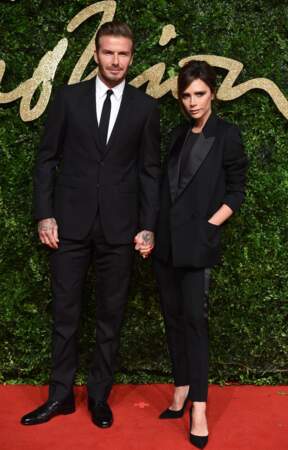 Victoria et David Beckham craque ensemble pour un costume noir au British Fashion Awards à Londres en 2015 