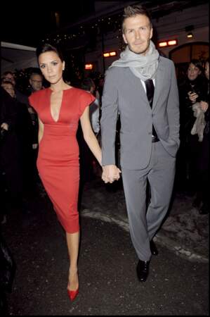 Victoria et David Beckham arrivent main dans la main à la soirée Vogue-Fendi à Milan en 2009