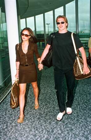 Victoria et David Beckham ont l'air plus amoureux que jamais à Londres en 2002