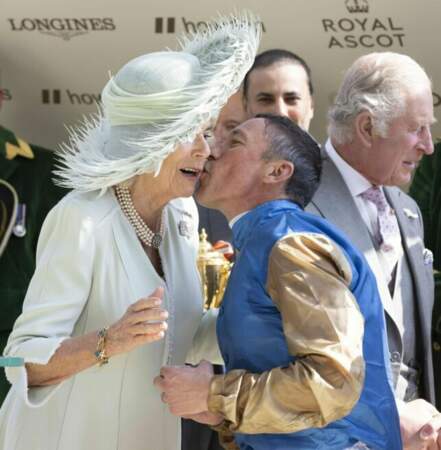 La reine Camilla embrassée sur la joue au Royal Ascot, le 22 juin 2023