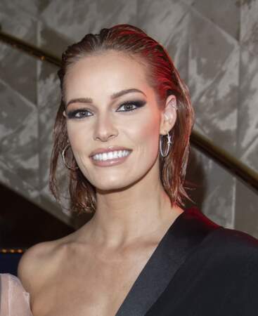 Les cheveux humidifiés de Maëva Coucke (Miss France 2018) lors de la soirée de la grande finale du concours Top Model International au Lido à Paris, le 19 janvier 2020