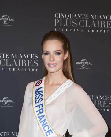 Maëva Coucke (Miss France 2018) change de couleur capillaire. Elle passe à un blond foncé à Paris le 6 février 2018