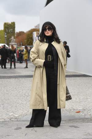 Isabelle Adjani est tendance avec un serre-tête au défilé Dior - collection Prêt-à-porter Printemps/été 2023 à Paris