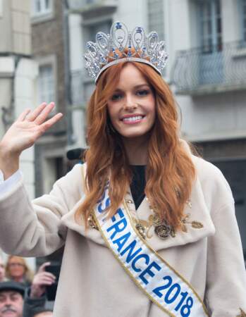 Maëva Coucke (Miss France 2018) place sa couronne de reine de la beauté à Boulogne-sur-Mer, le 20 décembre 2017