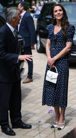 Pour l'inauguration de la communauté résidentielle de Hope Street à Southampton, Kate Middleton rivalise d'élégance dans une robe à l'imprimé polka dots, le mardi 27 juin 2023