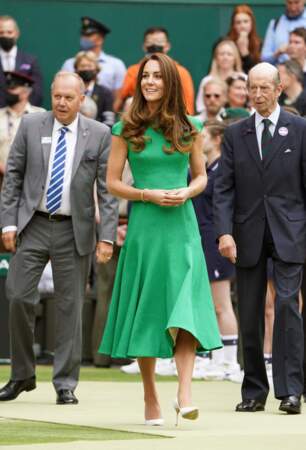 Kate Middleton et sa robe verte émeraude Emlia Wickstead lors du tournoi de Wimbledon à Londres, le 10 juillet 2021