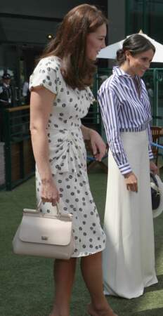 La robe à l'imprimé balle de tennis de Kate Middleton au tournoi de Wimbledon à Londres, le 14 juillet 2018