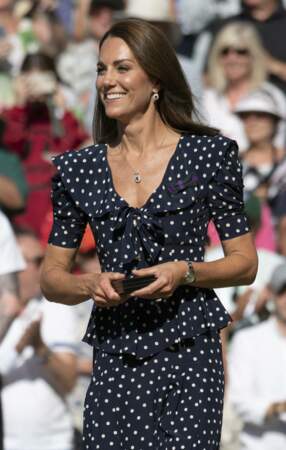 La princesse de Galles sait toujours faire une remarquable apparition royale Wimbledon, et y porter une robe à pois semble devenir une tradition. 