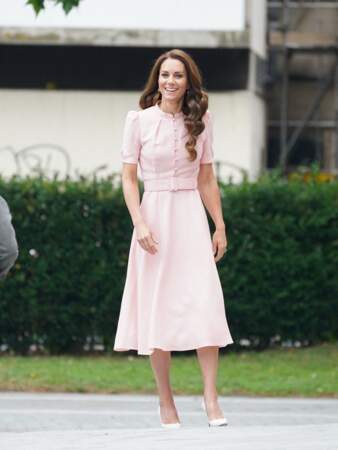 Kate Middleton en costume rose au mois de Juin 2023 à son arrivée au "Young V&A in Bethnal Green" à Londres