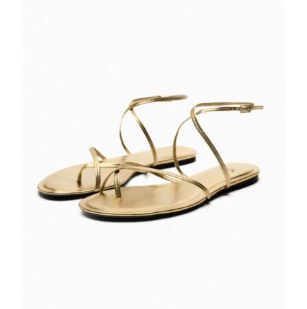 Sandales plates dorées, Zara, 30€