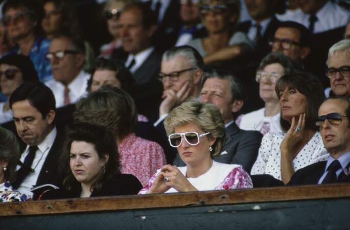 La princesse Diana en juillet 1987 dans les tribunes de Wimbledon.
