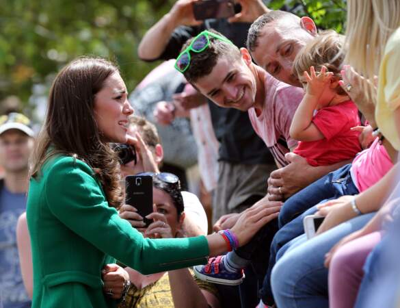 Kate Middleton proche du public lors du départ du 101 ème tour de France.
