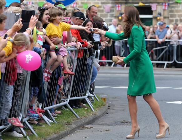 Kate Middleton va à la rencontre de la foule
