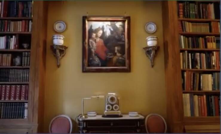 Photographie de l'intérieur de la demeure des Giscard d'Estaing, rue de Bénouville à Paris