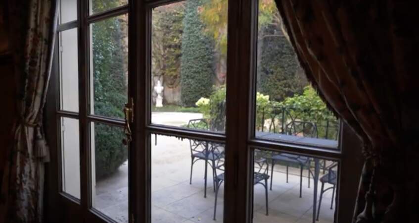 Photographie de l'extérieur de la demeure des Giscard d'Estaing, rue de Bénouville à Paris