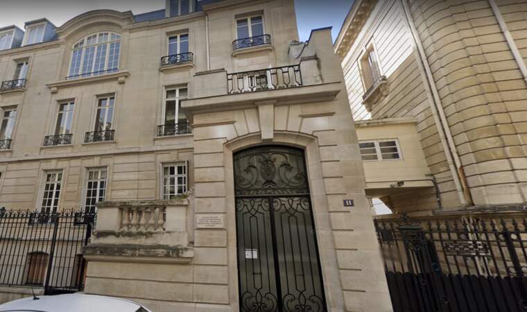 Photo de la façade de l'hôtel particulier de Valéry Giscard d'Estaing, rue de Bénouville à Paris