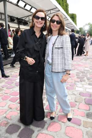 Carole Bouquet et Sofia Coppola adoptent la star-attitude derrière leur solaire  au défilé Chanel Haute Couture automne-hiver 2023-2024