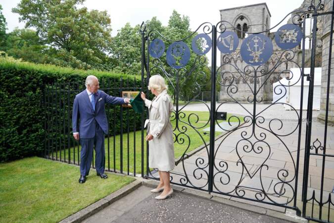 Le roi Charles III et la reine Camilla vont voir les nouvelles portes de l'abbaye de Yard, marquant le jubilé de platine de la reine Elizabeth II