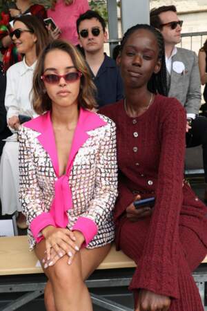 Lyna Khoudri et Ramata Toulaye-Syau complices au défilé Chanel Haute Couture automne-hiver 2023-2024