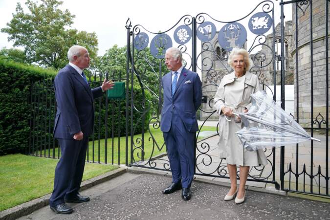 Le roi Charles III et la reine Camilla s'entretiennent avec le Haut Connétable Ralph Lutton