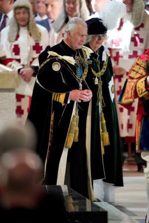 Le roi Charles III et la reine consort Camilla Parker Bowles font leur entrée dans la cathédrale Saint-Gilles d'Édimbourg en Écosse, le 5 juillet 2023