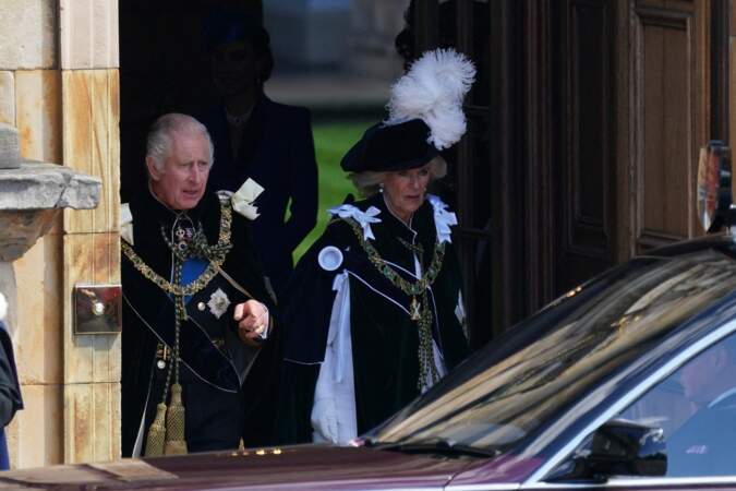 Le roi Charles III et la reine consort Camilla Parker Bowles quitte le palais de Holyrood pour prendre la direction de la cathédrale Saint-Gilles d'Édimbourg, le 5 juillet 2023