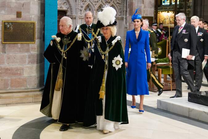 Charles III, Camilla Parker Bowles, William et Kate Middleton quittent la cathédrale Saint-Gilles d'Édimbourg, le 5 juillet 2023